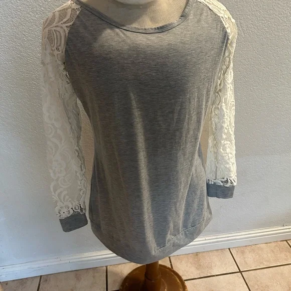 Women’s Suri Lace Sleeve Top- Gray | Size XL - Picture 4 of 7